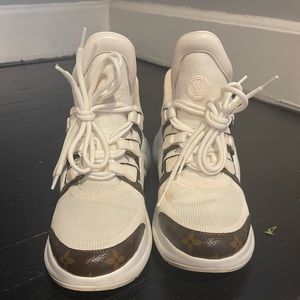 Authentic sneakers with box. Gently worn. Kept in box.